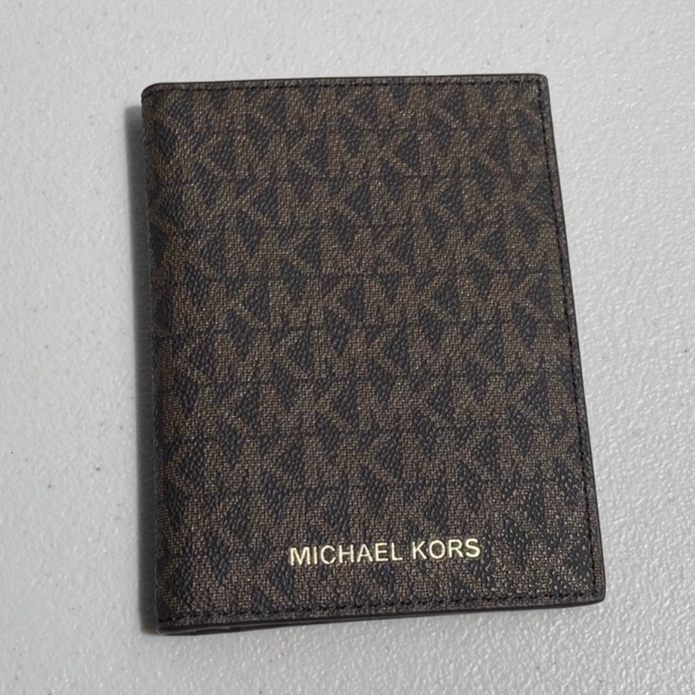 Michael Kors Jet Set Signature MK Logo Brown Passport Cover Card Holder Travel - Picture 11 of 12